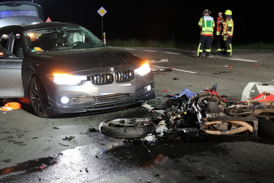 Tödlicher Unfall auf B13: BMW-Fahrer übersieht Motorrad