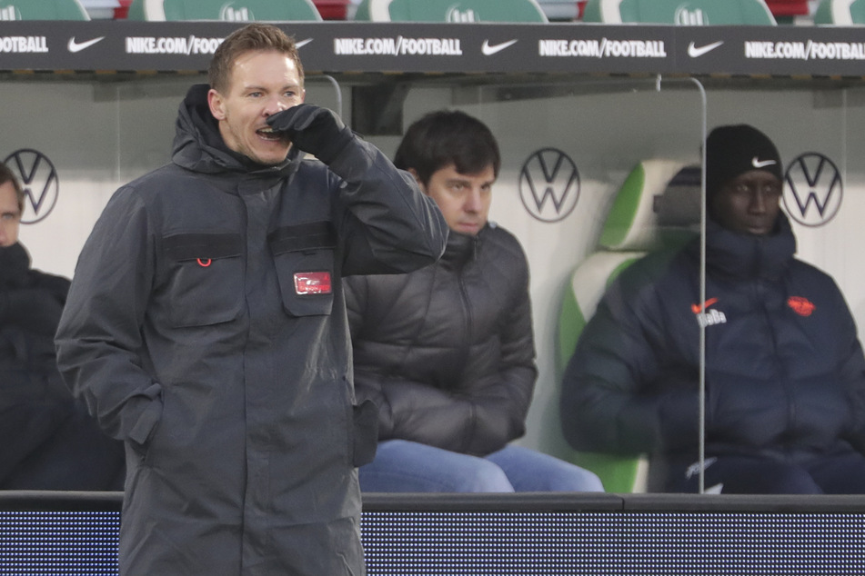 RB-Trainer Julian Nagelsmann (33, vorn) kritisierte - mal wieder - die mangelnde Verwertung von Großchancen.