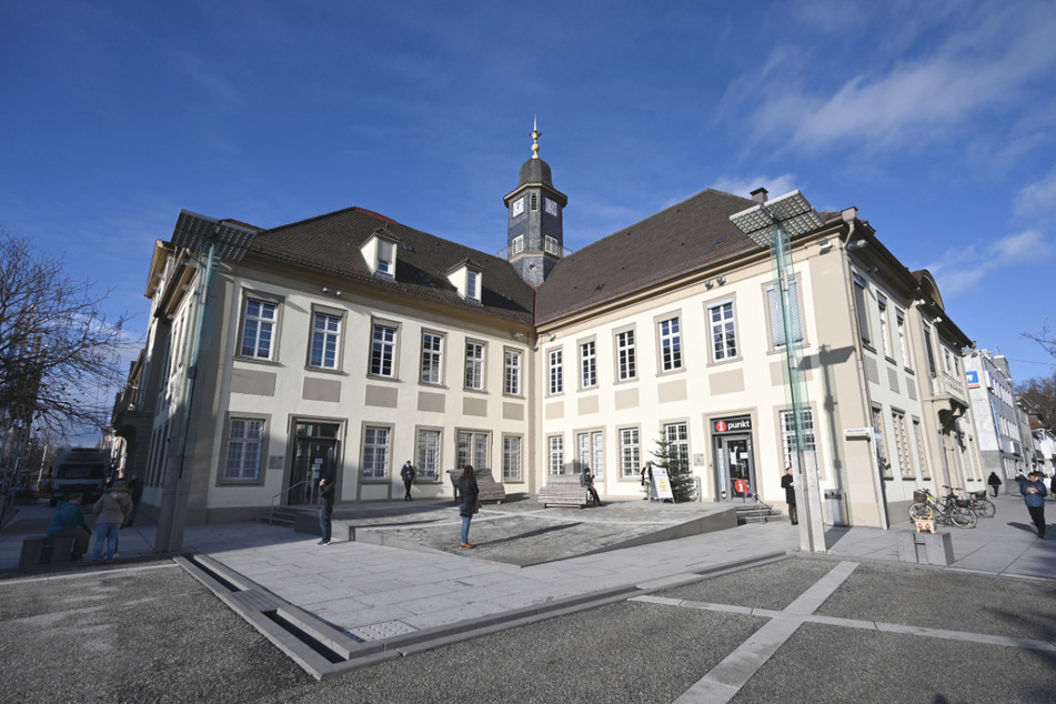 Das Rathaus von Göppingen. In der Stadt müssen die Corona-Lockerungen wieder zurückgenommen werden.