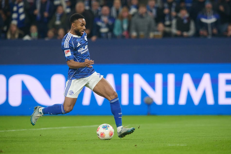 Stürmer Moussa Sylla (26) macht den Abflug nach New York.