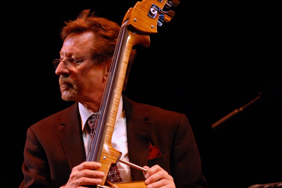 Der Jazz-Kontrabassist George Mraz ist am Donnerstag im Alter von 77 Jahren verstorben.