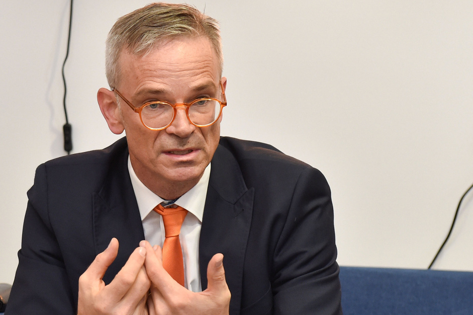 Der CDU-Kreisvorsitzende und Bundestagsabgeordnete Markus Reichel (54) stärkt dem Ortsverbandschef den Rücken.