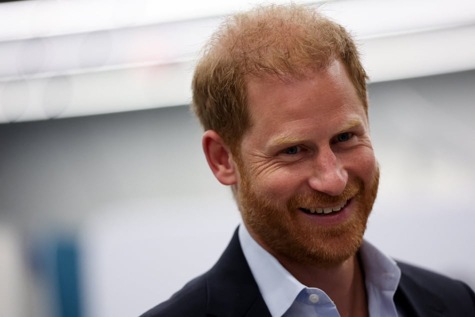 El príncipe Harry (40) se mostró relajado después de reunirse con su padre.