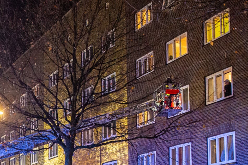 Hamburg: Mehrfamilienhaus nach Brand im Treppenhaus unbewohnbar