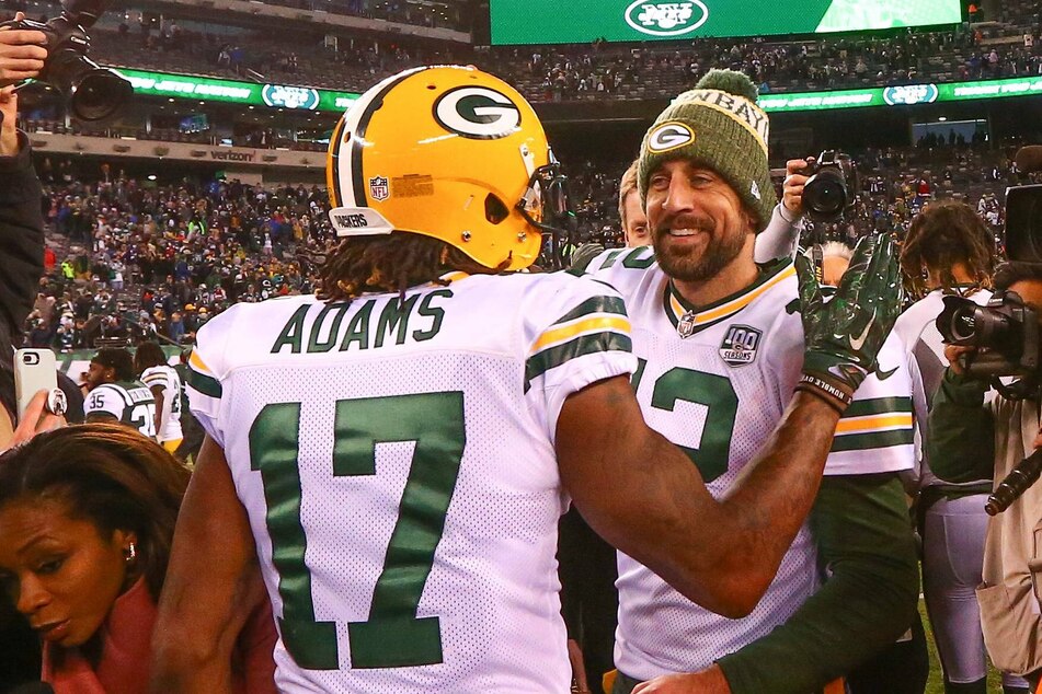 Green Bay Packers quarterback Aaron Rodgers (r.) and wide receiver Davante Adams (l.).