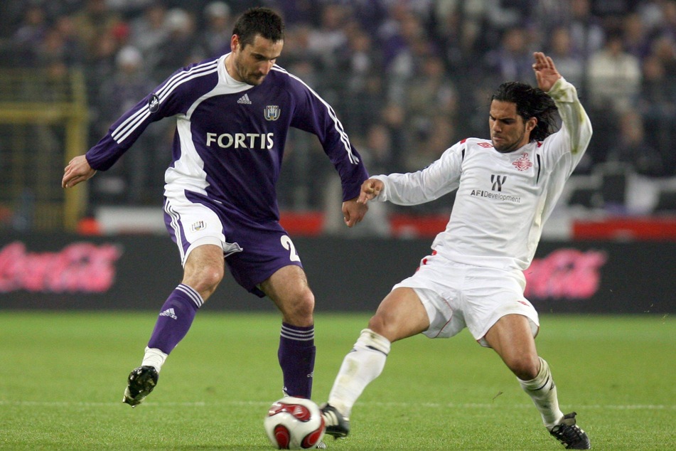 Lior Asulin (†43, r.) spielte 2007 mit Hapoel Tel Aviv im UEFA Cup gegen den RSC Anderlecht.