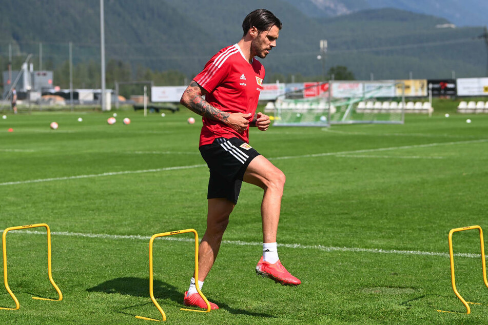 Christopher Trimmel bei einer Übung im Trainingslager in Tirol. In einem Interview hat der Union-Kapitän vor zu viel Ehrgeiz und der möglichen Dreifachbelastung in der kommenden Saison gewarnt.