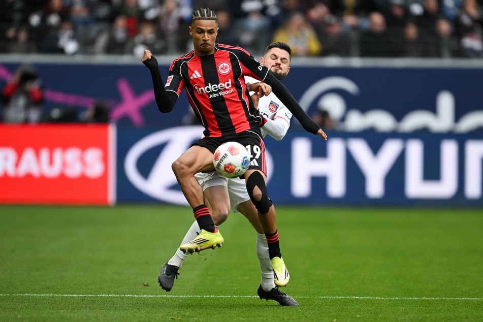 Statt in der Mainmetropole könnte der junge Franzose in der kommenden Spielzeit in der italienischen Serie A bei AS Rom auf dem Rasen stehen.