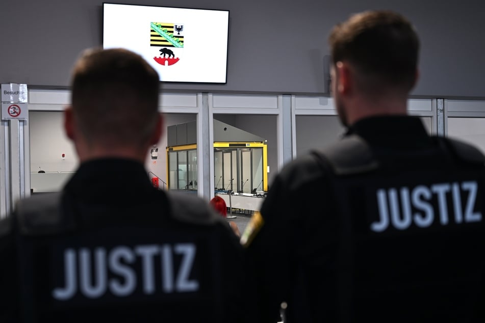 Amokfahrer Taleb A. konnte das Urteil in seinem "Sicherheitskasten" nicht vollständig hören. Die Sitzung musste unterbrochen werden.