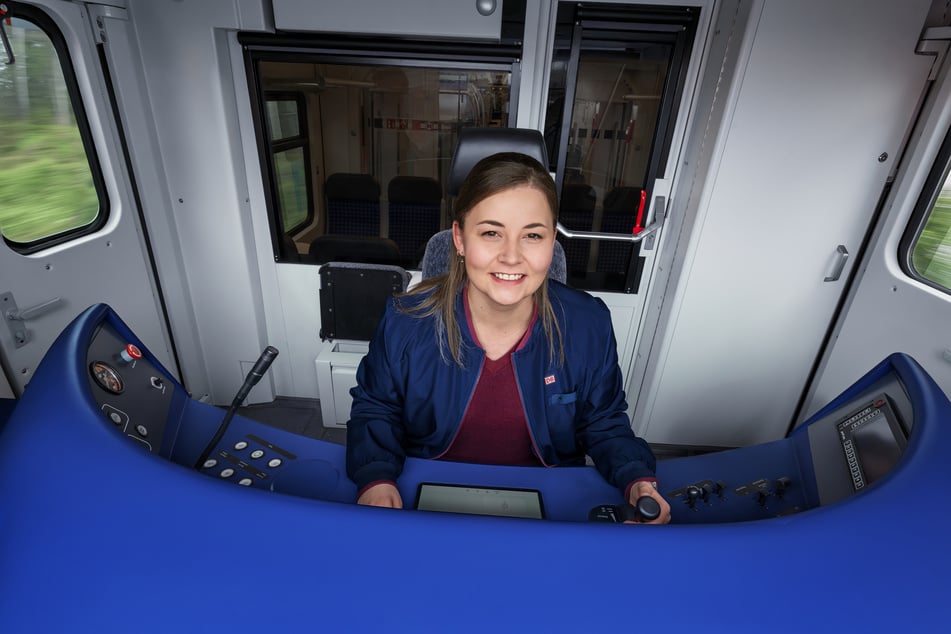 Die Deutsche Bahn bietet aktuell zahlreiche Karrieremöglichkeiten in Dresden, zum Beispiel für als Lokführerin (m/w/d) im Quereinstieg.