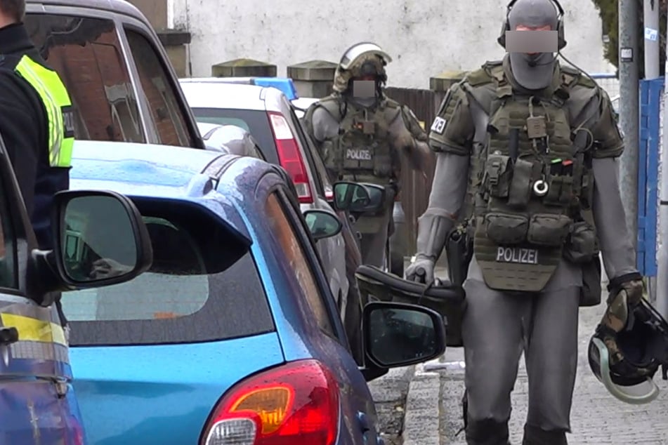 Die Spezialkräfte konnten den Mann (27) schließlich überwältigen und festnehmen.