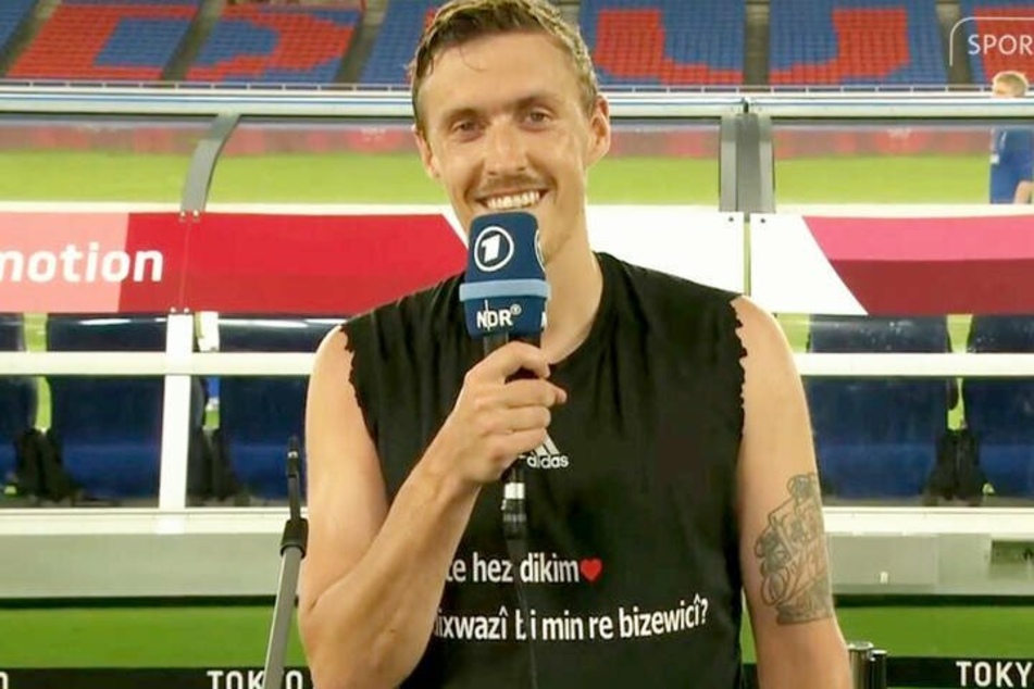 Unions Max Kruse (33) machte nach dem 3:2-Sieg der deutschen U21 Fußball-Nationalmannschaft in Yokohama seiner Freundin Dilara Mardine (30) während des TV-Interviews einen Heiratsantrag.
