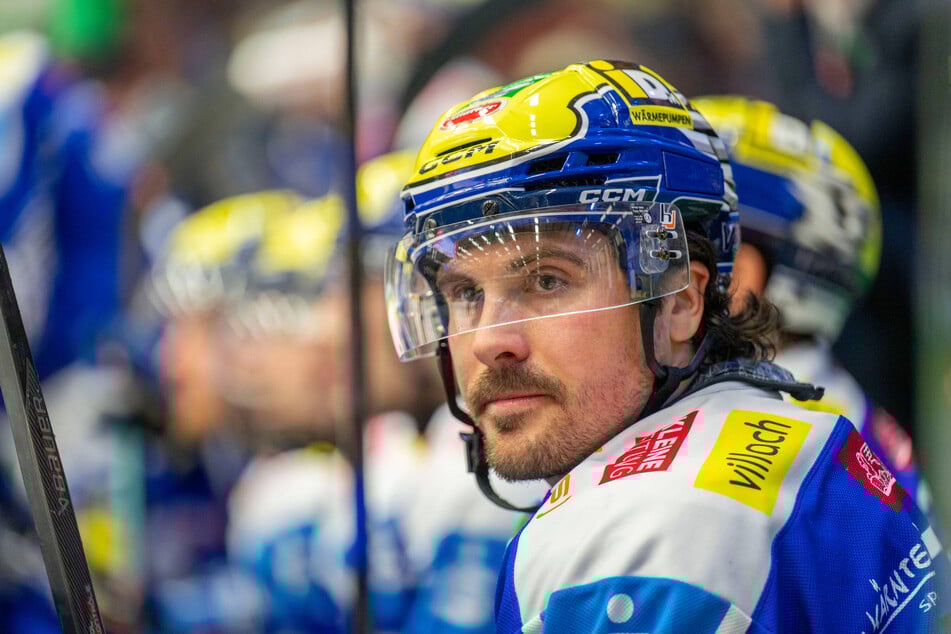 Die Dresdner Eislöwen sollen Adam Helewka (30) an der Angel haben, doch bei seinem Verein aus Villach ist man verwundert darüber.