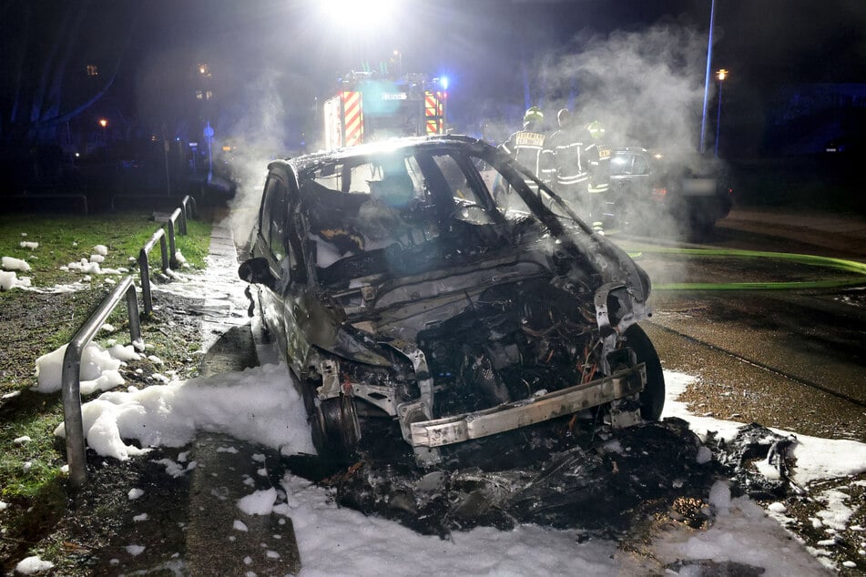 Von dem Citroën blieb nach dem Brand nicht mehr viel übrig.