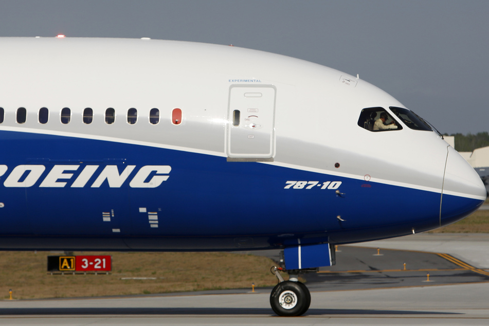 Der angeschlagene US-Luftfahrtriese Boeing will die aufgrund der Corona-Krise gestoppte Produktion seines Langstreckenjets 787 "Dreamliner" wieder aufnehmen. (Archivbild)