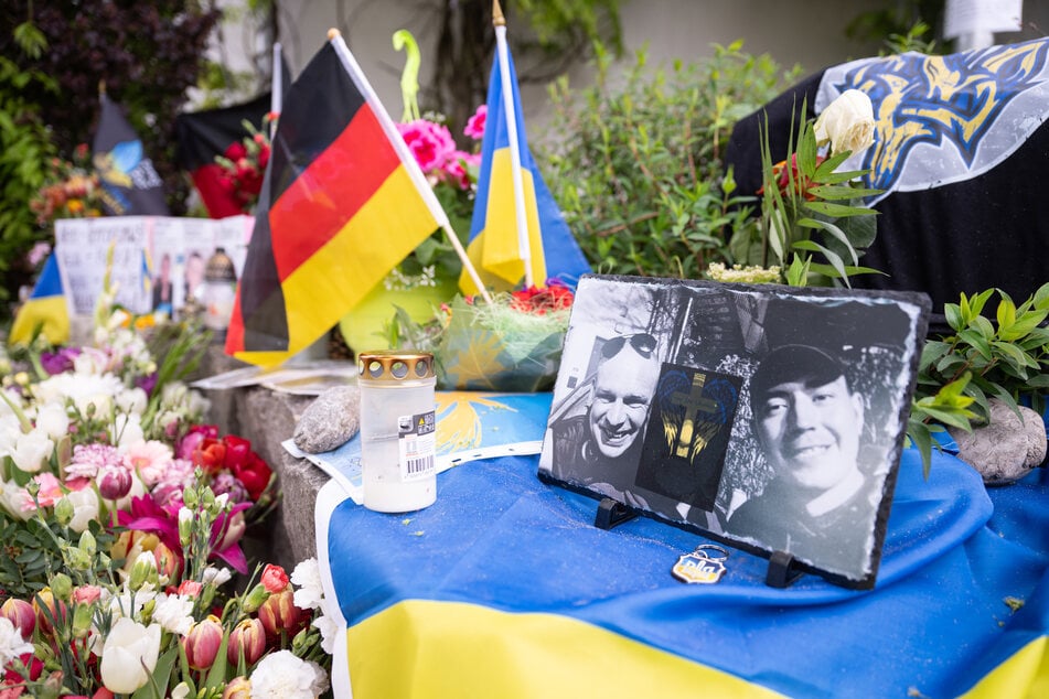 Am Tatort neben dem Einkaufszentrum in Murnau wurden Blumen niedergelegt.