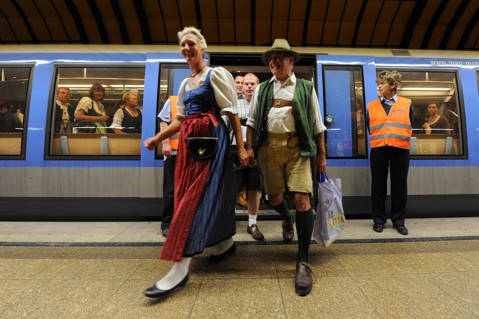 Mit den öffentlichen Verkehrsmitteln kannst Du entspannt zum Oktoberfest fahren.