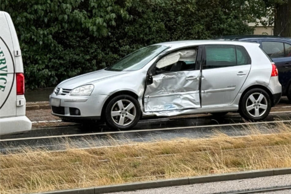 Crash in Gohlis: Straßenbahn rammt VW