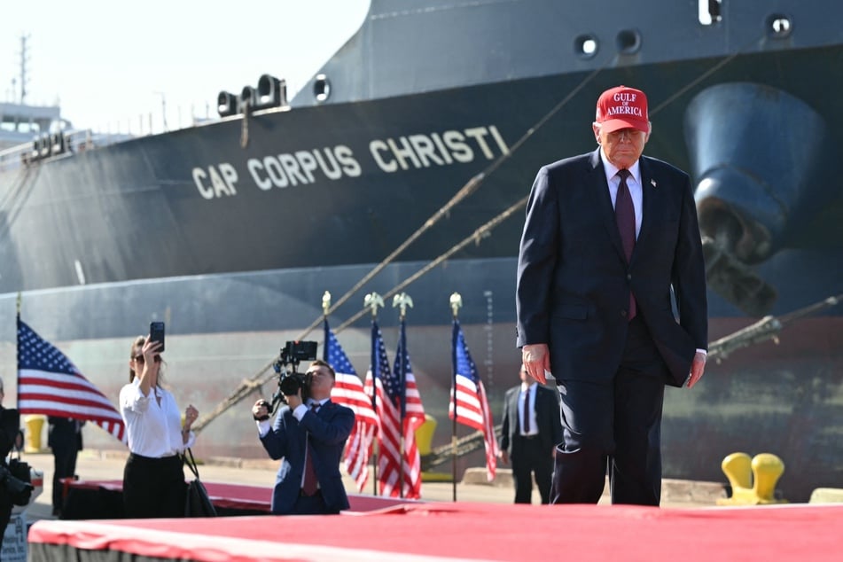 Republicans back Trump while Democrats condemn "illegal" Iran war