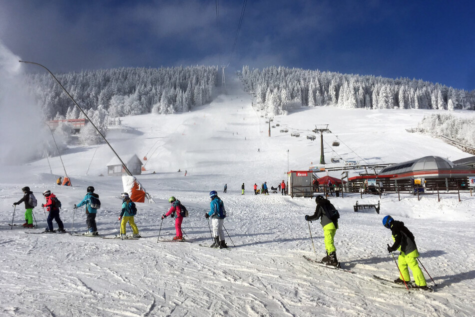 Endlich geht es wieder los: Ab Samstag ist das Skigebiet auf dem Fichtelberg wieder geöffnet.