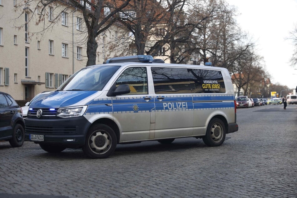 Dresden: Polizei sperrt Straße in Dresden: Was war da los?