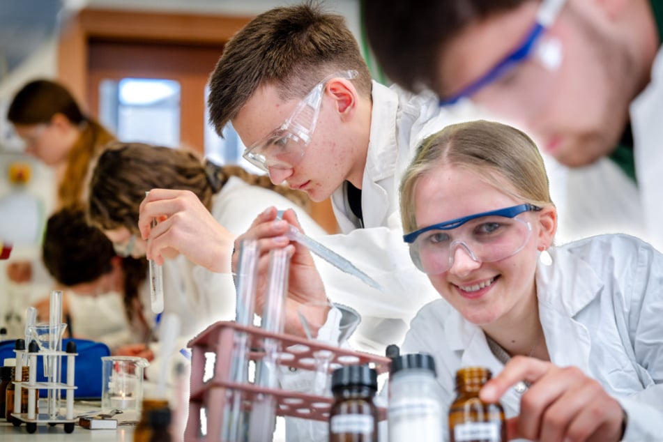 Chemnitz: Bei diesen jungen Tüftlern stimmt die Chemie: TU sucht die Top-Chemiker von morgen