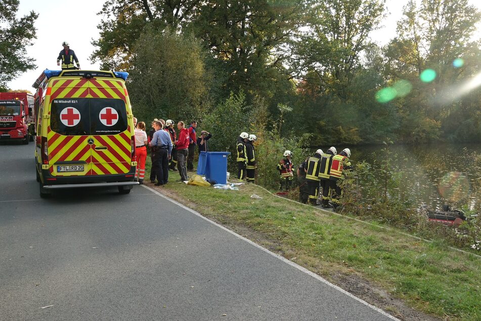 Ein Krankenwagen musste die verletzte Fahrerin (51) ins Krankenhaus bringen.