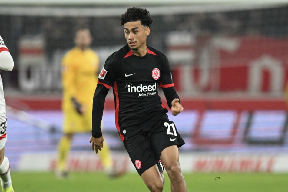 Nathaniel Brown (21) startete bei der Frankfurter Eintracht in seiner ersten Saison sofort durch und ist als Linksverteidiger gesetzt.