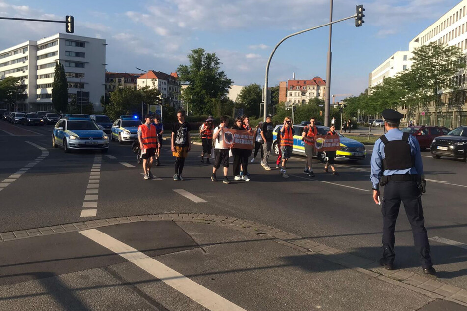 Fortgesetzt wurde der Demo-Zug über den Carolaplatz.