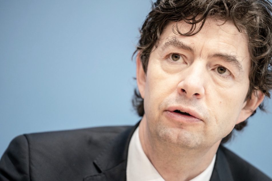 Drosten: Keine Pandemie der Ungeimpften! "Über Kontakt-Einschränkungen nachdenken"