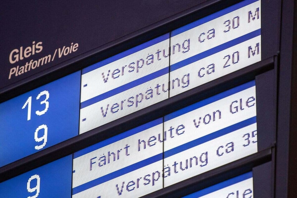 Durch den Brand in einem Kabeltunnel an der Bahnstrecke ist mit Verspätungen und Zugausfällen in NRW und weiteren Teilen Deutschlands zu rechnen. (Symbolbild)