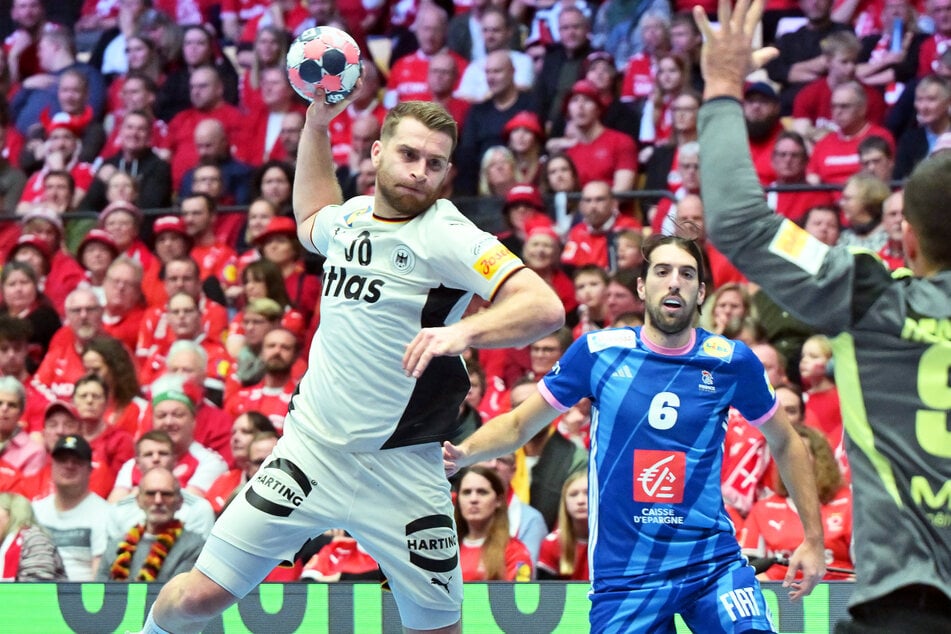 Lukas Mertens (29, l.) hatte mit seiner Leistung erheblichen Anteil am Weiterkommen.