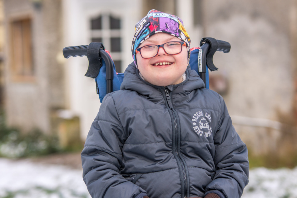 Im April 2022 erhielt Luca (10) die Diagnose Blutkrebs. Mittlerweile kann der tapfere Junge wieder lachen: Die Chemotherapie hat angeschlagen und seine Werte sich verbessert.