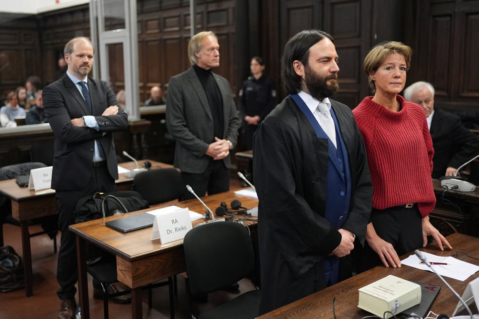 Christina Block und Anwalt Ingo Bott zu Beginn des 29. Verhandlungstags. Hinter ihnen sitzt Gerhard Delling zusammen mit seinem Anwalt, David Rieks (l.).