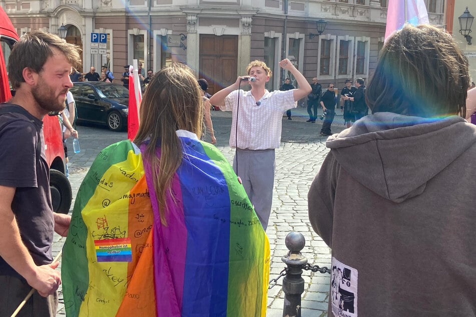 Organisator Jonas Löschau (24) dankte den CSD-Teilnehmern.