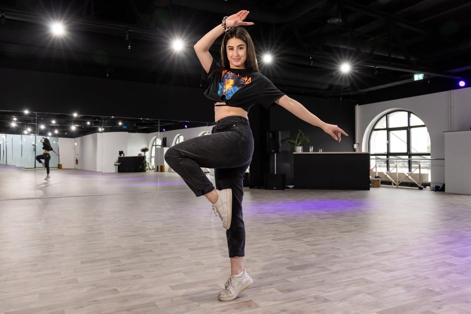 Batul Al-Aidi (20) hat seit einem halben Jahr ihr eigenes Tanzstudio in Chemnitz. Hier gibt sie Tanzkurse, vermietet die Location aber auch für private Partys.