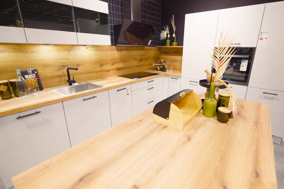 MÖBEL MARTIN halbiert ab Samstag (27.12.) die Preise auf frei geplante Küchen