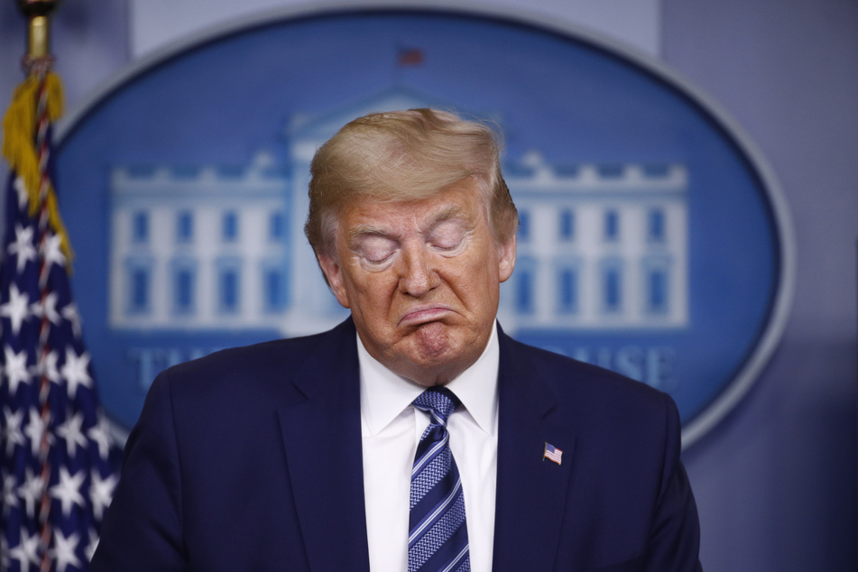 US-Präsident Donald Trump (74) hat ein milliardenschweres Corona-Hilfspaket für die USA bewilligt. Zuvor weigerte er sich.