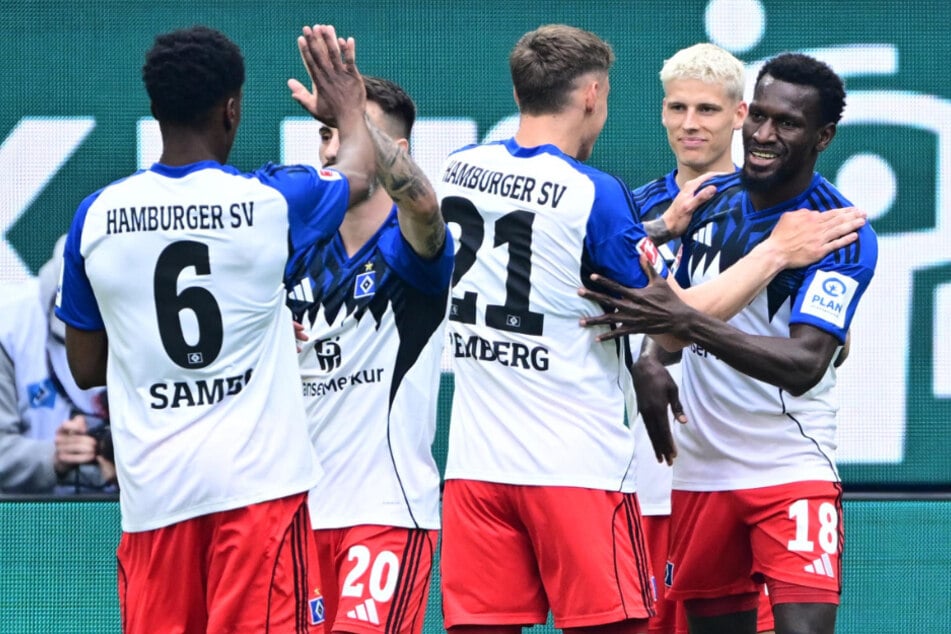 HSV-Urgestein Bakery Jatta (r.) erzielte gegen Freiburg sein erstes Bundesliga-Tor für die Rothosen.