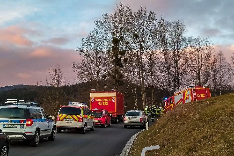 Ein Großaufgebot an Einsatzkräften fand sich am Unglücksort in Velling ein.