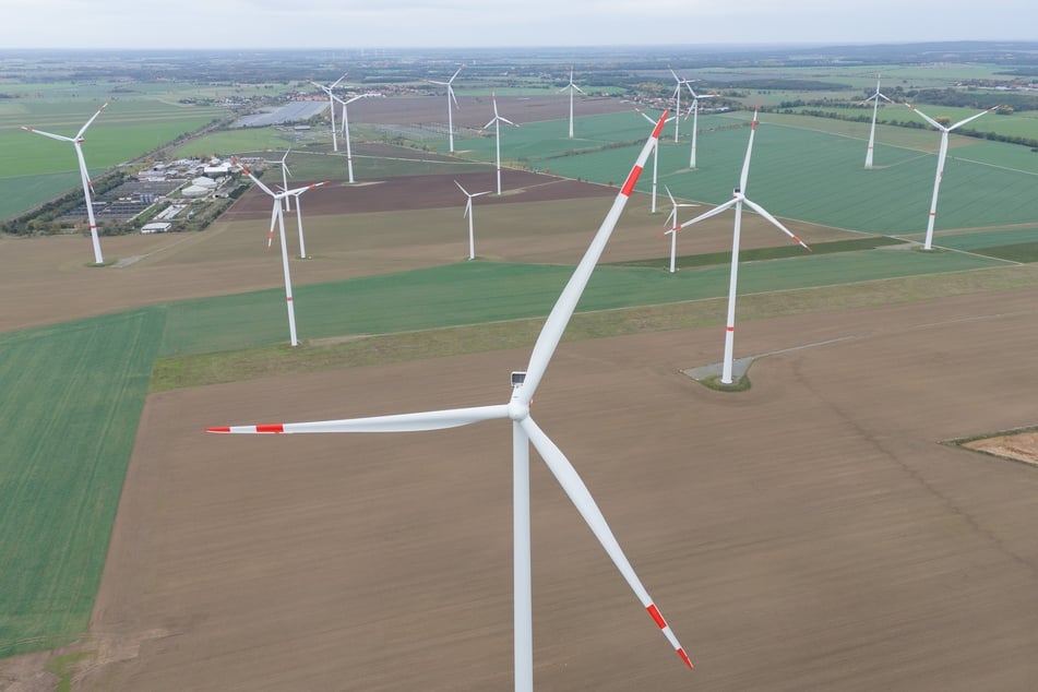 Der Ausbau der Windkraft schreitet bundesweit voran. Sachsens Anteil daran ist allerdings nicht besonders groß.