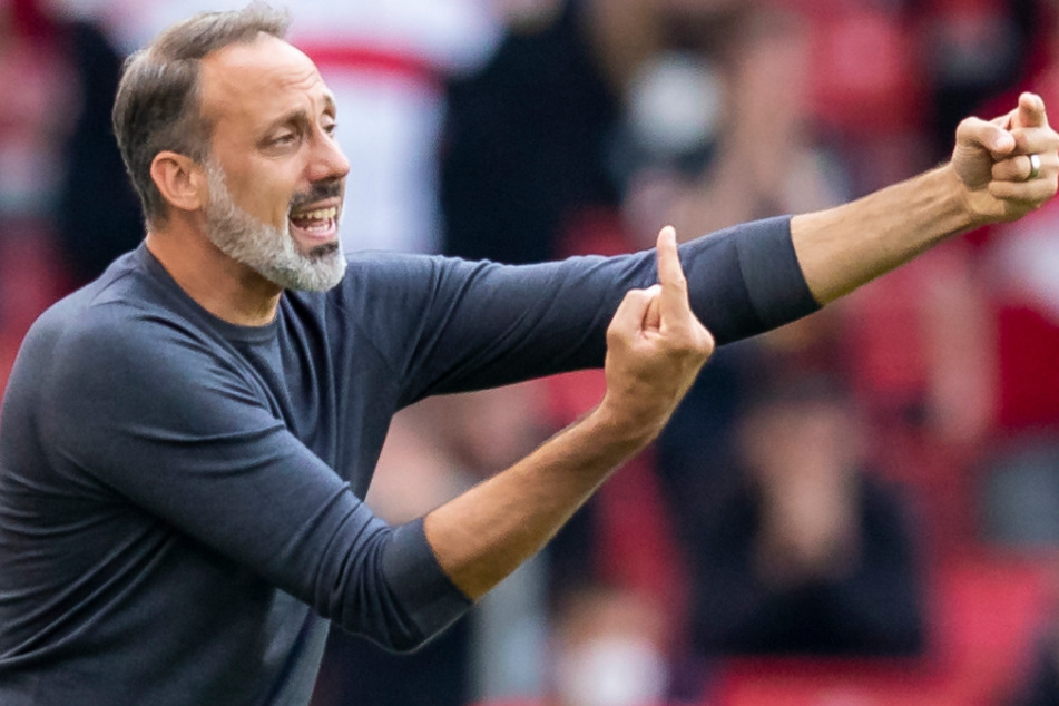 VfB-Coach Pellegrino Matarazzo (43) fordert eine Reaktion von seinem Team.