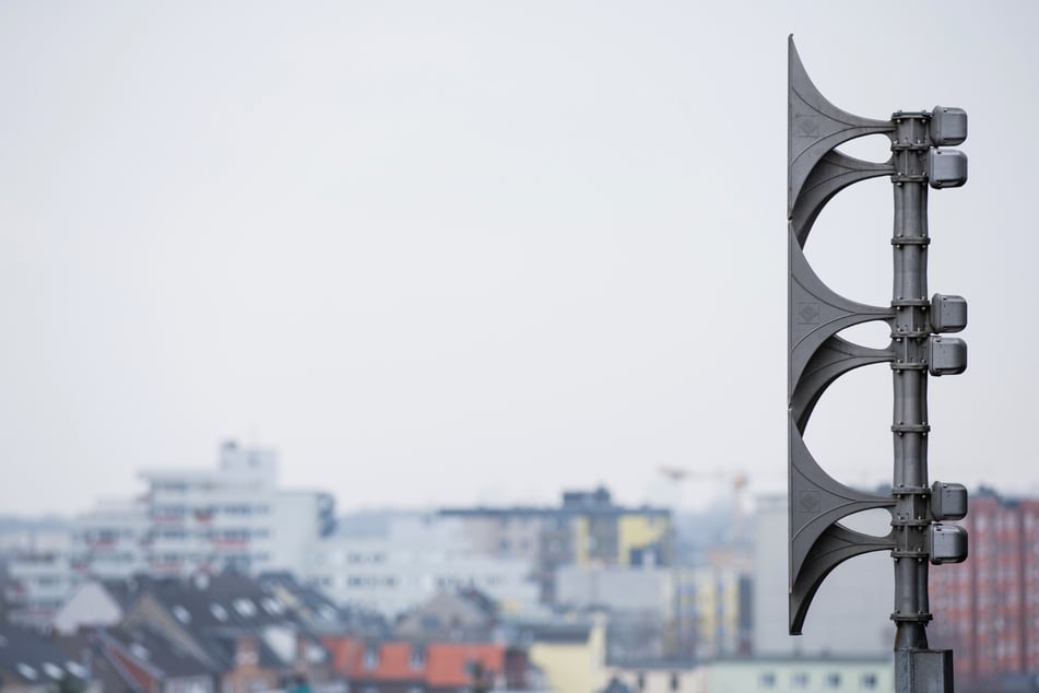 Um Punkt 11 Uhr lösen am Donnerstag die Sirenen in ganz NRW aus, hier eine der 136 Sirenen in Köln. (Archivfoto)