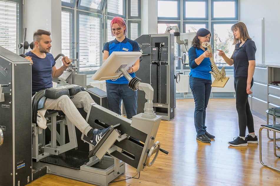 Bei Kieser steht immer ein kompetentes Team zur Verfügung. Jetzt am Gewinnspiel teilnehmen und Trainingsabo abstauben!