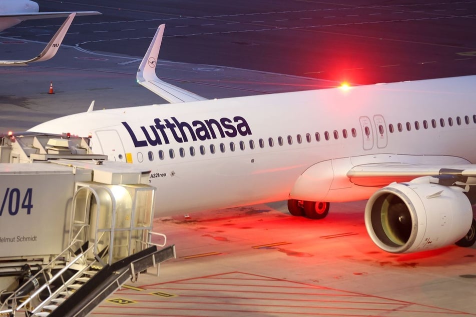 Auch an den größten NRW-Flughäfen in Köln und Düsseldorf können Lufthansa-Flüge ausfallen.