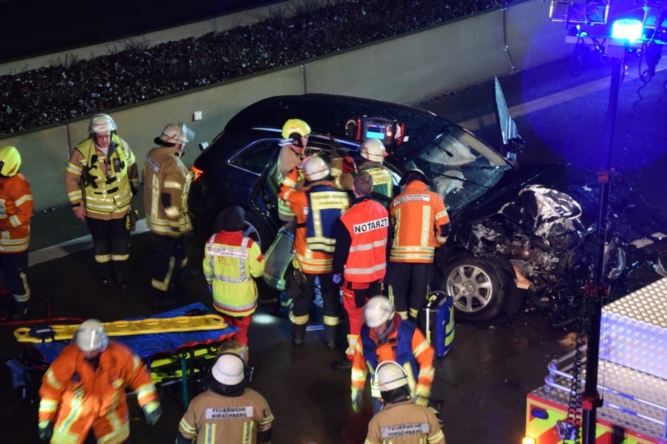 Unfall A5: Mehrere Verletzte: Busfahrer fährt falsch auf Autobahn und kracht mit Audi Q5 zusammen