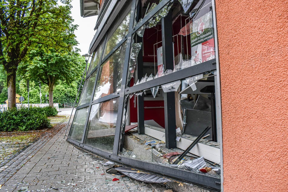 Die brachialen Kräfte, die gewirkt haben müssen, werden anhand dieser Aufnahmen vom Tatort deutlich.