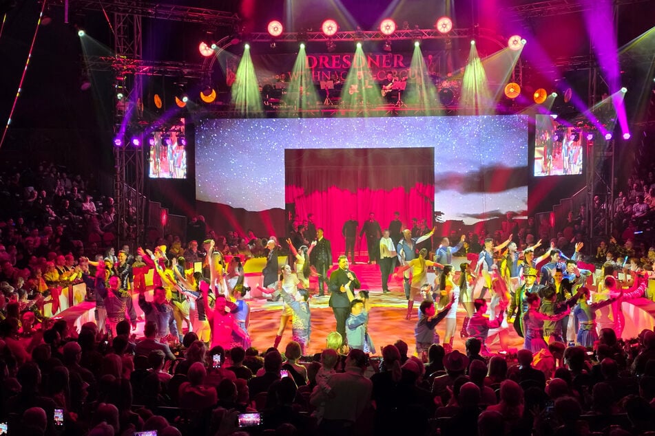 Volles Haus, große Party: Der Dresdner Weihnachtscircus hat am Freitag einen Traumstart hingelegt.
