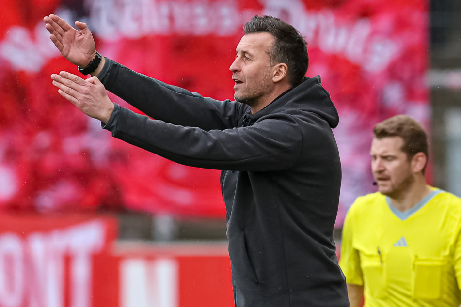 RWE-Trainer Christoph Dabrowski (48) ist ehemaliger Bundesliga-Profi und gut mit HSV-Coach Tim Walter (47) befreundet.