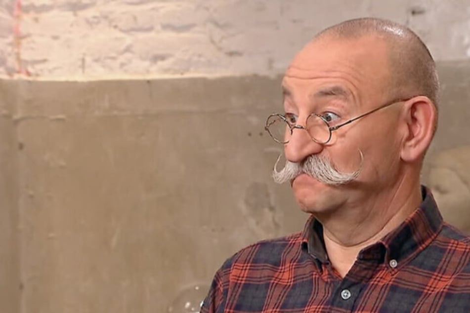 Horst Lichter (60), bekannt als Fernseh-Koch mit seinem typischen Schnauzer, begeistert die deutschen Trödelfans täglich.